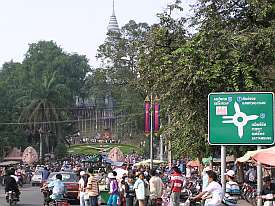 Crowds at Wat Phnom