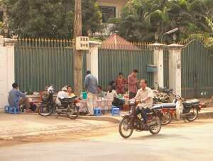 Sidewalk food stall -- 7:30 AM