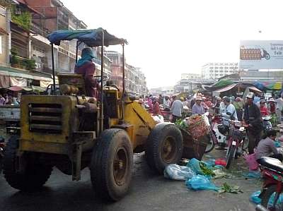 Cleaning up with a frontloader