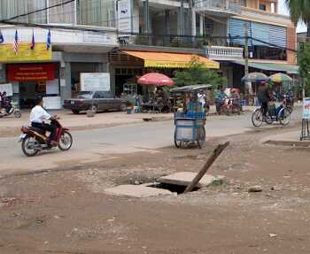 Open sewer hole in Phnom Penh street